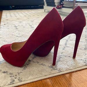 Red velvet round toe pumps